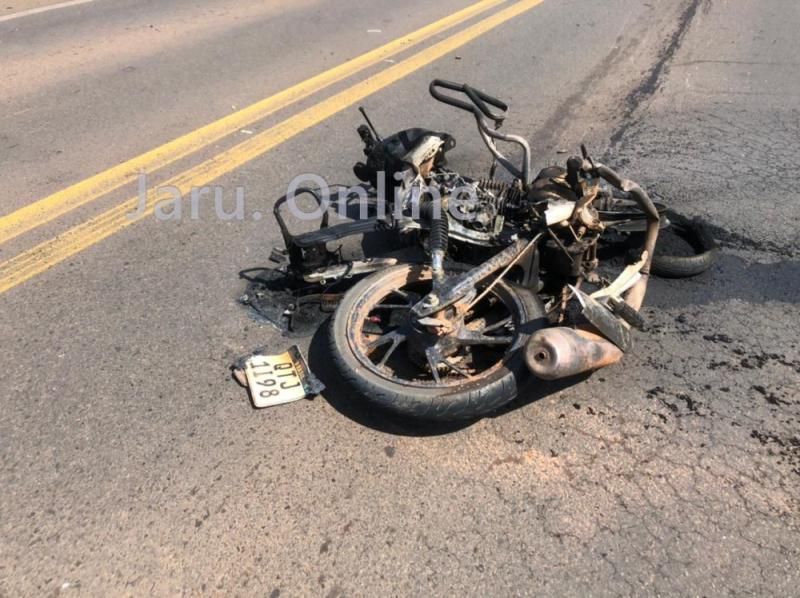 Jovem morre após colidir moto frontalmente com carreta na BR-364 em RO Jovem morre após colidir moto frontalmente com carreta na BR-364 em RO