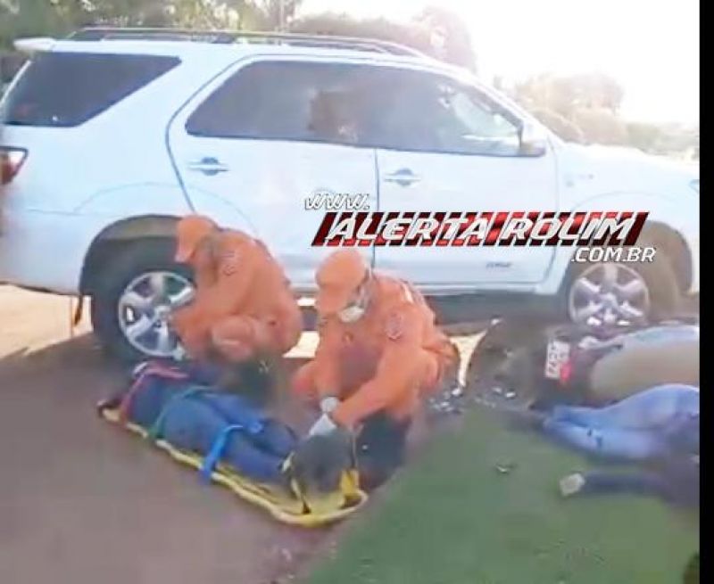 Ocupantes de Biz ficaram feridas após atingirem lateral de camioneta nesta manhã em Rolim de Moura – Vídeo Ocupantes de Biz ficaram feridas após atingirem lateral de camioneta nesta manhã em Rolim de Moura – Vídeo