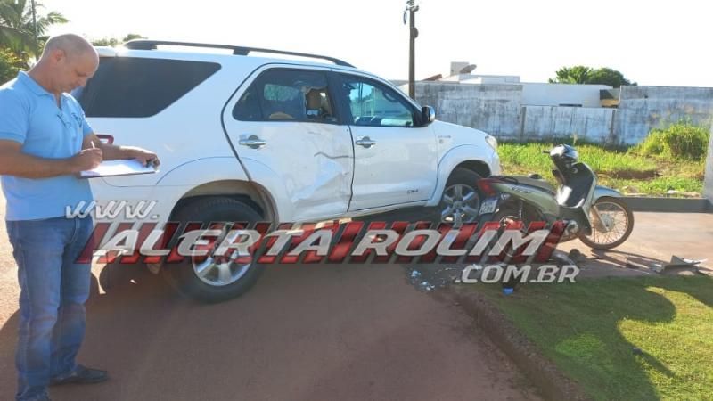 Ocupantes de Biz ficaram feridas após atingirem lateral de camioneta nesta manhã em Rolim de Moura – Vídeo Ocupantes de Biz ficaram feridas após atingirem lateral de camioneta nesta manhã em Rolim de Moura – Vídeo