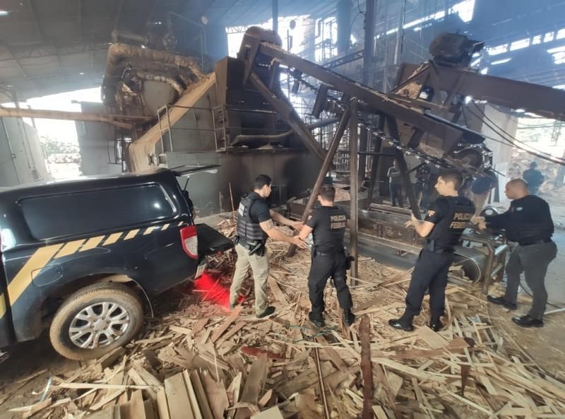 Polícia Federal realizou a destruição de aproximadamente 1.100,00 Kg de cloridrato de cocaína. Polícia Federal realizou a destruição de aproximadamente 1.100,00 Kg de cloridrato de cocaína.