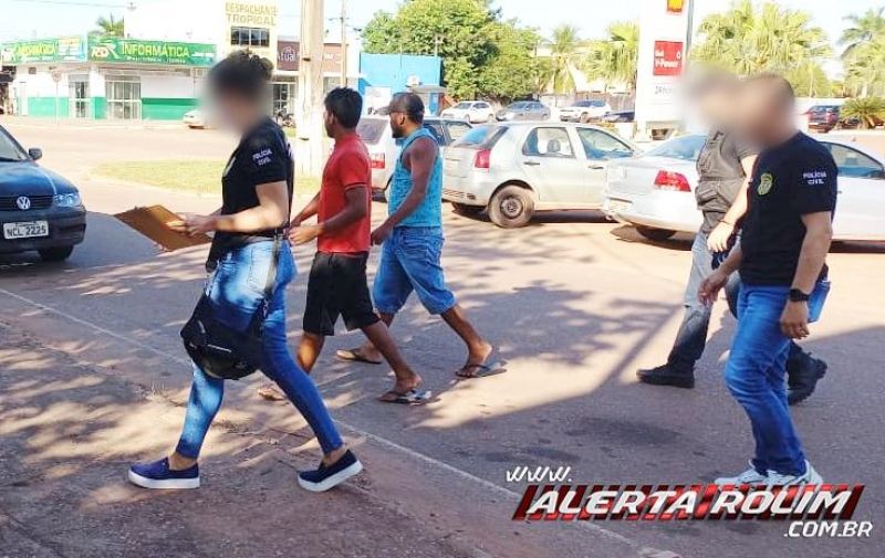 Policiais Civis da DEAM prenderam irmãos que participaram da tentativa de feminícidio em Rolim de Moura; Autor do disparo está foragido – Vídeo Policiais Civis da DEAM prenderam irmãos que participaram da tentativa de feminícidio em Rolim de Moura; Autor do disparo está foragido – Vídeo