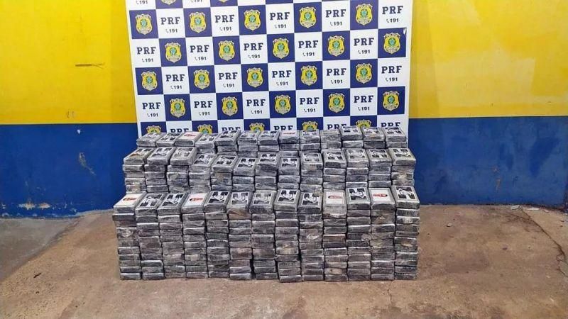 PRF apreende mais de 600 Kg de cocaína avaliada em R$ 100 milhões em Pimenta Bueno; veja o vídeo PRF apreende mais de 600 Kg de cocaína avaliada em R$ 100 milhões em Pimenta Bueno; veja o vídeo
