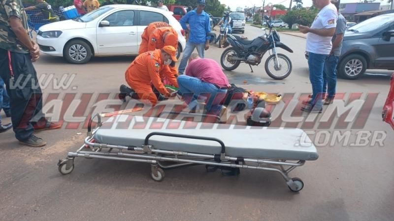 Segundo acidente de trânsito do dia deixa mulher com fratura na perna em Rolim de Moura – Vídeo Segundo acidente de trânsito do dia deixa mulher com fratura na perna em Rolim de Moura – Vídeo