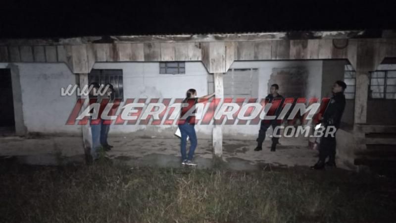 URGENTE - Homem degolado foi encontrado em residência nesta noite em Rolim de Moura URGENTE - Homem degolado foi encontrado em residência nesta noite em Rolim de Moura