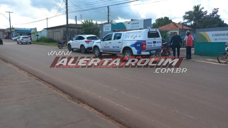 Veja o vídeo da colisão onde motociclista ficou ferida após ser atingida por carro nesta tarde em Rolim de Moura Veja o vídeo da colisão onde motociclista ficou ferida após ser atingida por carro nesta tarde em Rolim de Moura