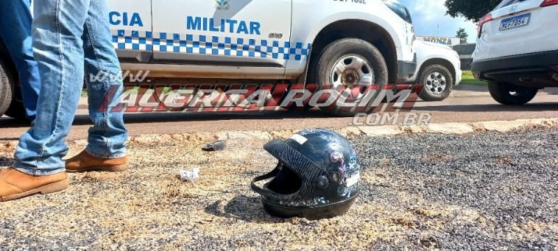 Veja o vídeo da colisão onde motociclista ficou ferida após ser atingida por carro nesta tarde em Rolim de Moura Veja o vídeo da colisão onde motociclista ficou ferida após ser atingida por carro nesta tarde em Rolim de Moura