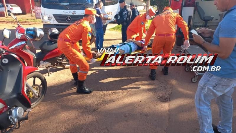 Acidente de trânsito envolvendo caminhão e Biz deixou uma pessoa ferida em Rolim de Moura Acidente de trânsito envolvendo caminhão e Biz deixou uma pessoa ferida em Rolim de Moura