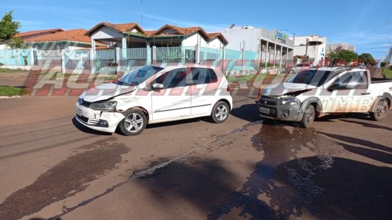 Acidente de trânsito envolvendo dois carros foi registrado nesta tarde em Rolim de Moura Acidente de trânsito envolvendo dois carros foi registrado nesta tarde em Rolim de Moura