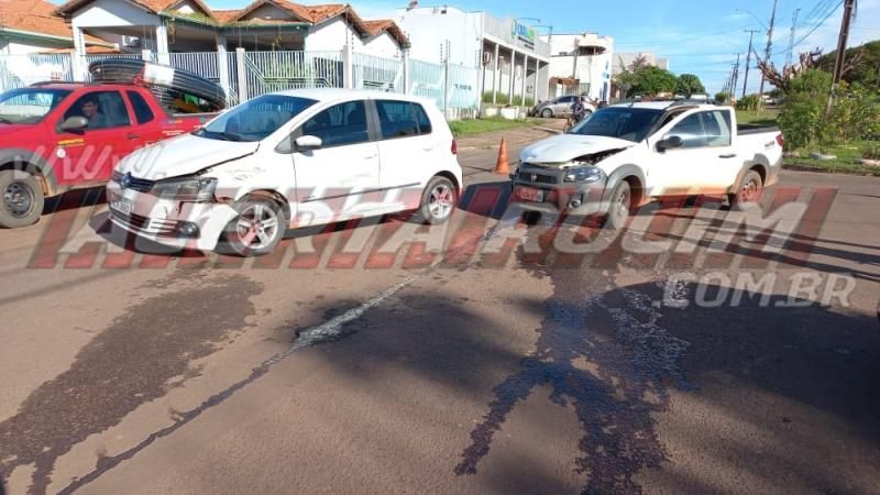 Acidente de trânsito envolvendo dois carros foi registrado nesta tarde em Rolim de Moura Acidente de trânsito envolvendo dois carros foi registrado nesta tarde em Rolim de Moura