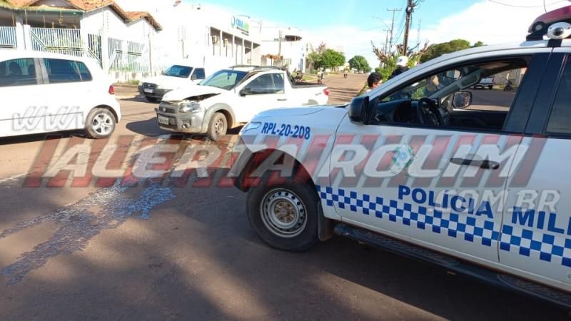 Acidente de trânsito envolvendo dois carros foi registrado nesta tarde em Rolim de Moura Acidente de trânsito envolvendo dois carros foi registrado nesta tarde em Rolim de Moura