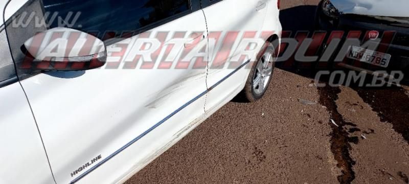 Acidente de trânsito envolvendo dois carros foi registrado nesta tarde em Rolim de Moura Acidente de trânsito envolvendo dois carros foi registrado nesta tarde em Rolim de Moura