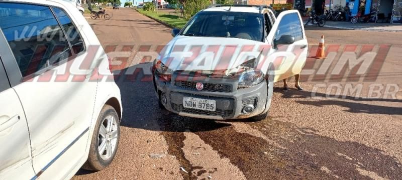Acidente de trânsito envolvendo dois carros foi registrado nesta tarde em Rolim de Moura Acidente de trânsito envolvendo dois carros foi registrado nesta tarde em Rolim de Moura