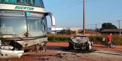 Batida entre ônibus e carro mata motorista e deixa outros dois feridos na BR 364