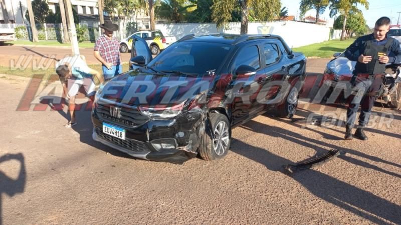 Colisão entre dois carros foi registrada nesta tarde em Rolim de Moura Colisão entre dois carros foi registrada nesta tarde em Rolim de Moura