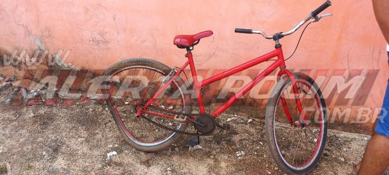 Colisão entre moto e bicicleta no Boa Esperança deixou duas pessoas feridas em Rolim de Moura Colisão entre moto e bicicleta no Boa Esperança deixou duas pessoas feridas em Rolim de Moura