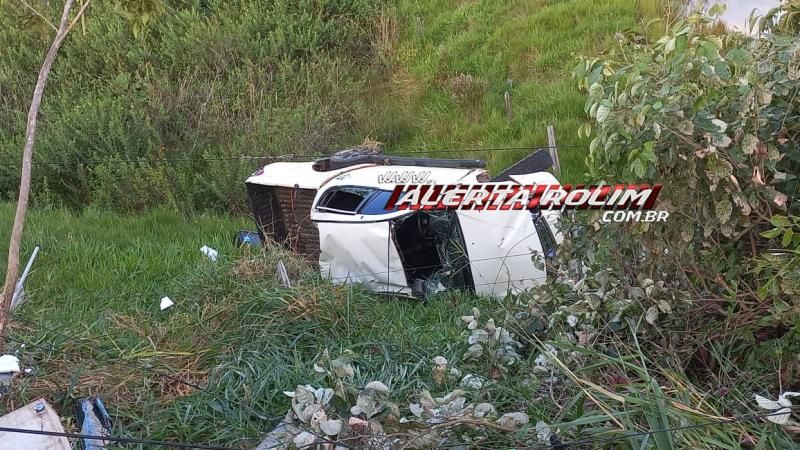 Durante tentativa de ultrapassagem, caminhonete capotou na RO 383 entre Santa Luzia e Rolim de Moura Durante tentativa de ultrapassagem, caminhonete capotou na RO 383 entre Santa Luzia e Rolim de Moura