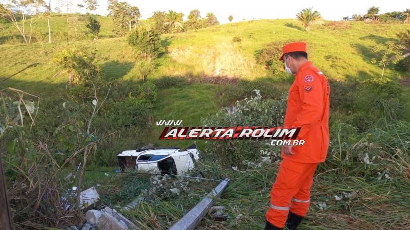 Durante tentativa de ultrapassagem, caminhonete capotou na RO 383 entre Santa Luzia e Rolim de Moura Durante tentativa de ultrapassagem, caminhonete capotou na RO 383 entre Santa Luzia e Rolim de Moura
