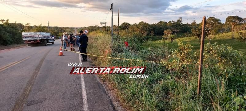 Durante tentativa de ultrapassagem, caminhonete capotou na RO 383 entre Santa Luzia e Rolim de Moura Durante tentativa de ultrapassagem, caminhonete capotou na RO 383 entre Santa Luzia e Rolim de Moura