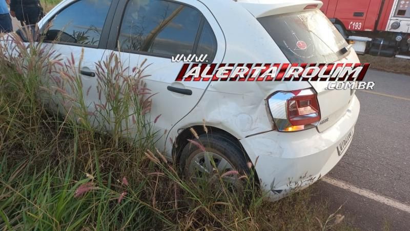 Durante tentativa de ultrapassagem, caminhonete capotou na RO 383 entre Santa Luzia e Rolim de Moura Durante tentativa de ultrapassagem, caminhonete capotou na RO 383 entre Santa Luzia e Rolim de Moura