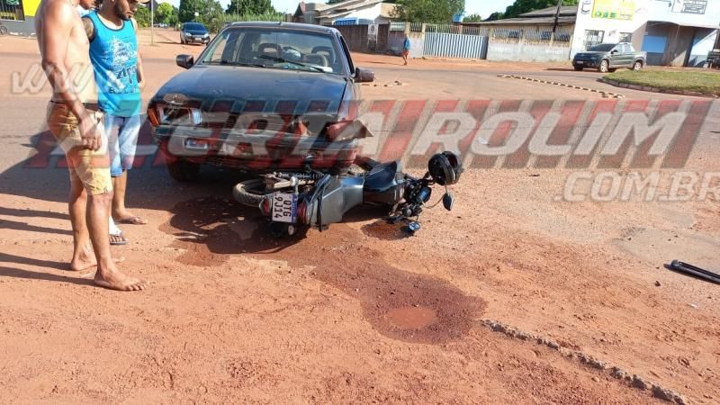 Idoso sofre fratura exposta na perna após ter moto atingida por carro no bairro Cidade Alta em Rolim de Moura Idoso sofre fratura exposta na perna após ter moto atingida por carro no bairro Cidade Alta em Rolim de Moura