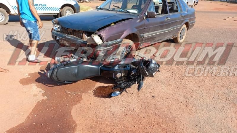 Idoso sofre fratura exposta na perna após ter moto atingida por carro no bairro Cidade Alta em Rolim de Moura Idoso sofre fratura exposta na perna após ter moto atingida por carro no bairro Cidade Alta em Rolim de Moura
