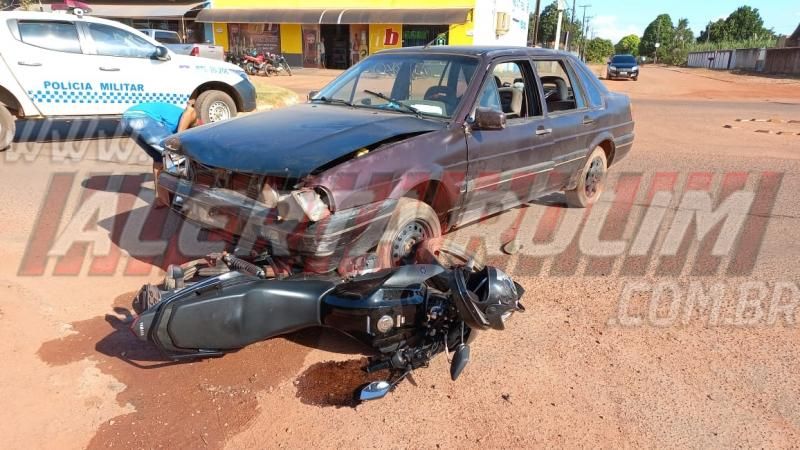 Idoso sofre fratura exposta na perna após ter moto atingida por carro no bairro Cidade Alta em Rolim de Moura Idoso sofre fratura exposta na perna após ter moto atingida por carro no bairro Cidade Alta em Rolim de Moura