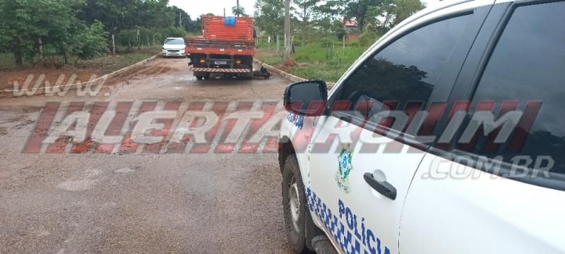 Moto foi parar embaixo de caminhão após colisão no loteamento Cidade Jardim em Rolim de Moura Moto foi parar embaixo de caminhão após colisão no loteamento Cidade Jardim em Rolim de Moura