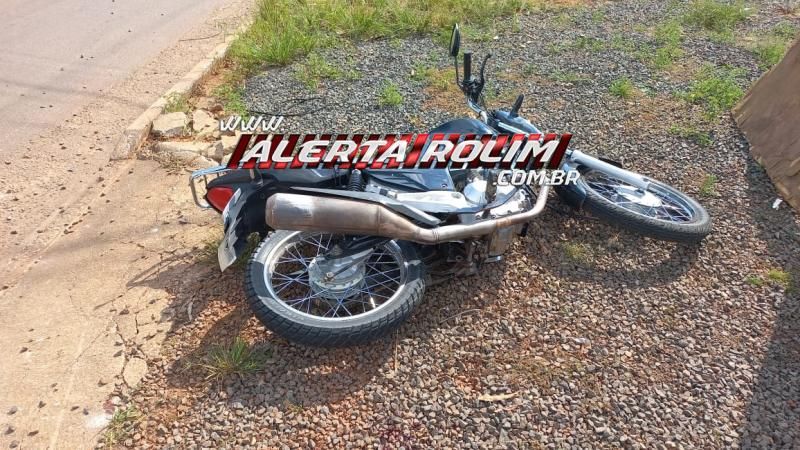Motociclista foi socorrido após bater na traseira de carro no bairro Cidade Alta em Rolim de Moura Motociclista foi socorrido após bater na traseira de carro no bairro Cidade Alta em Rolim de Moura