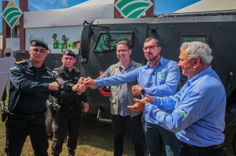 Reforço de peso: governador Marcos Rocha entrega blindado para Polícia Militar no combate ao crime Reforço de peso: governador Marcos Rocha entrega blindado para Polícia Militar no combate ao crime