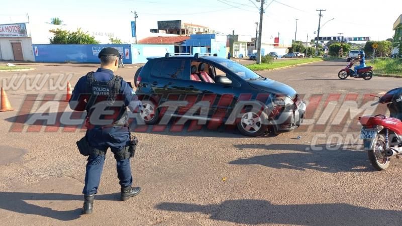 Uma pessoa ficou ferida após colisão entre carro e moto nesta manhã em Rolim de Moura - Vídeo Uma pessoa ficou ferida após colisão entre carro e moto nesta manhã em Rolim de Moura - Vídeo