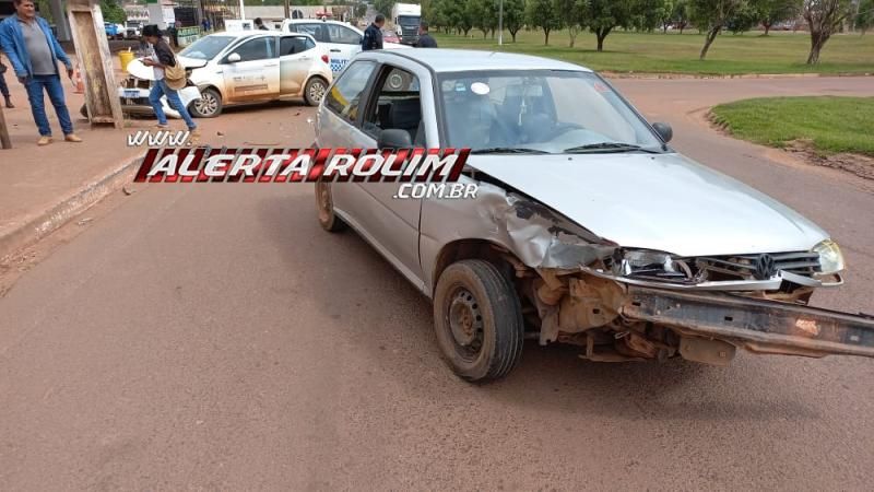 Acidente envolvendo veículo da SEMUSA de Alto Alegre foi registrado nesta manhã em Rolim de Moura Acidente envolvendo veículo da SEMUSA de Alto Alegre foi registrado nesta manhã em Rolim de Moura