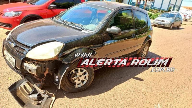 Ao sair de estacionamento, motorista de carro atingiu moto no Centro de Rolim de Moura Ao sair de estacionamento, motorista de carro atingiu moto no Centro de Rolim de Moura