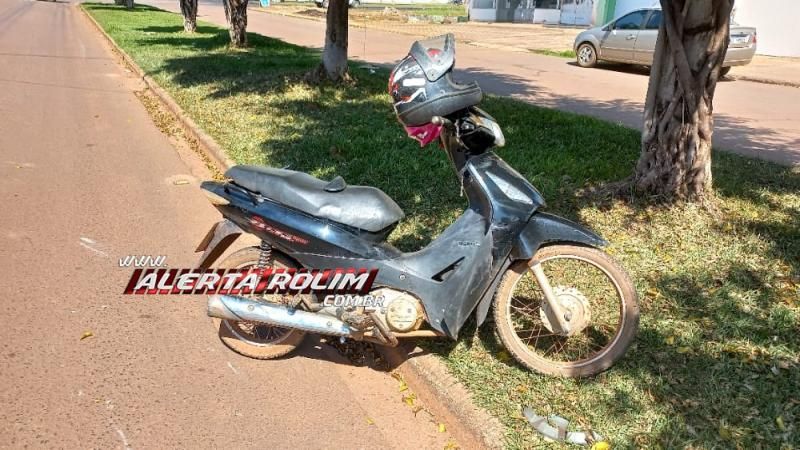 Ao sair de estacionamento, motorista de carro atingiu moto no Centro de Rolim de Moura Ao sair de estacionamento, motorista de carro atingiu moto no Centro de Rolim de Moura