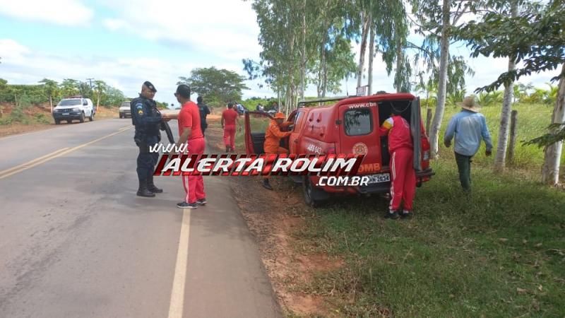 Após motorista perder o controle da direção, caminhonete capotou diversas vezes na RO 010 em Rolim de Moura Após motorista perder o controle da direção, caminhonete capotou diversas vezes na RO 010 em Rolim de Moura