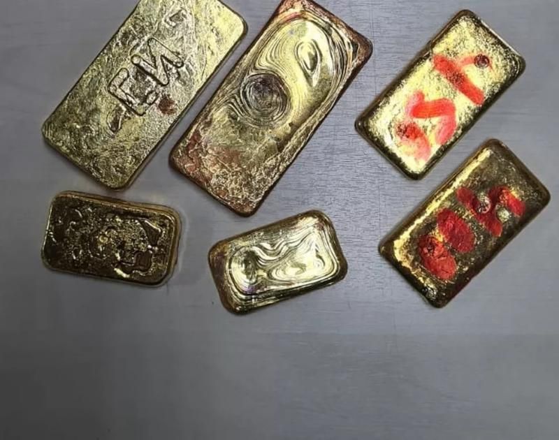 Barras de ouro são apreendidas em compartimento secreto de avião que sobrevoava em RO sem plano de voo Barras de ouro são apreendidas em compartimento secreto de avião que sobrevoava em RO sem plano de voo
