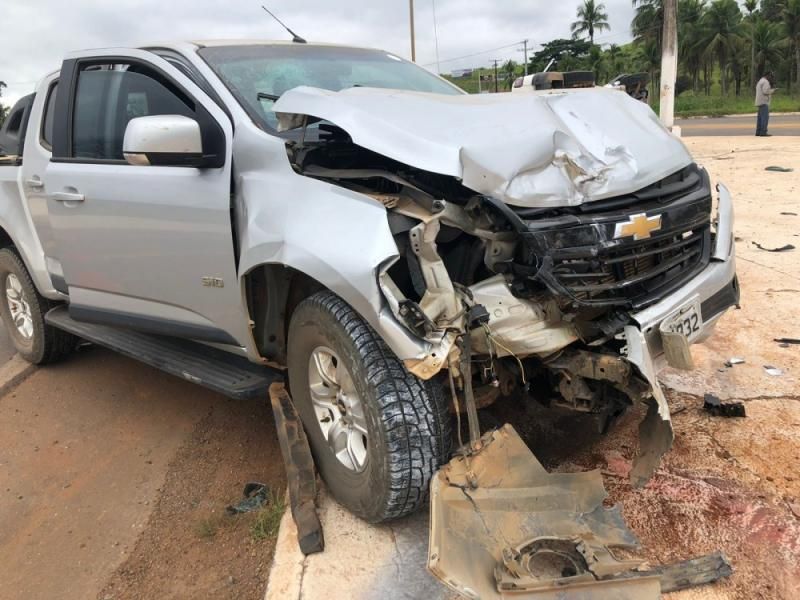 Colisão com caminhonete deixou fiat Strada destruído nesta manhã em RO Colisão com caminhonete deixou fiat Strada destruído nesta manhã em RO