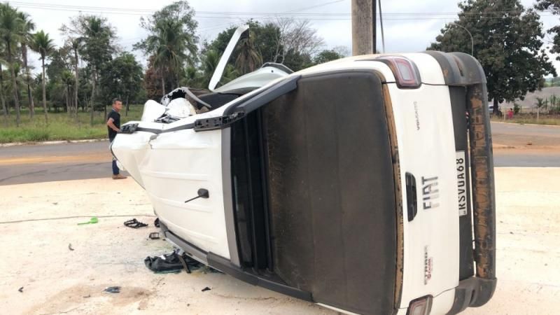 Colisão com caminhonete deixou fiat Strada destruído nesta manhã em RO Colisão com caminhonete deixou fiat Strada destruído nesta manhã em RO