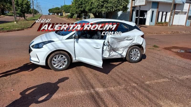 Colisão entre dois carros foi registrada nesta manhã no bairro Planalto em Rolim de Moura Colisão entre dois carros foi registrada nesta manhã no bairro Planalto em Rolim de Moura