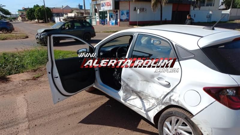 Colisão entre dois carros foi registrada nesta manhã no bairro Planalto em Rolim de Moura Colisão entre dois carros foi registrada nesta manhã no bairro Planalto em Rolim de Moura