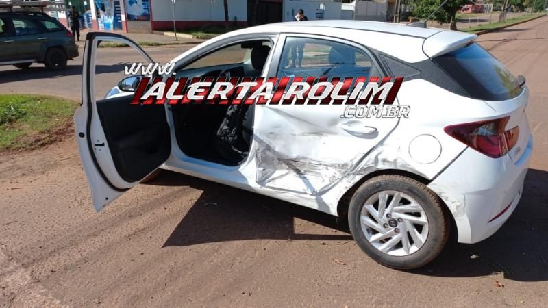 Colisão entre dois carros foi registrada nesta manhã no bairro Planalto em Rolim de Moura Colisão entre dois carros foi registrada nesta manhã no bairro Planalto em Rolim de Moura
