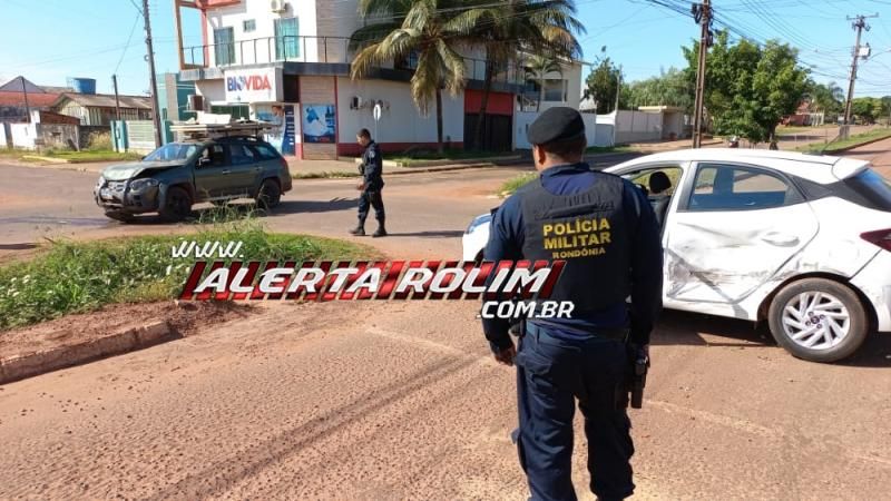 Colisão entre dois carros foi registrada nesta manhã no bairro Planalto em Rolim de Moura Colisão entre dois carros foi registrada nesta manhã no bairro Planalto em Rolim de Moura