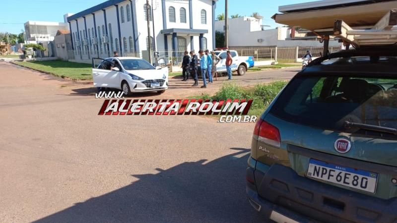 Colisão entre dois carros foi registrada nesta manhã no bairro Planalto em Rolim de Moura 