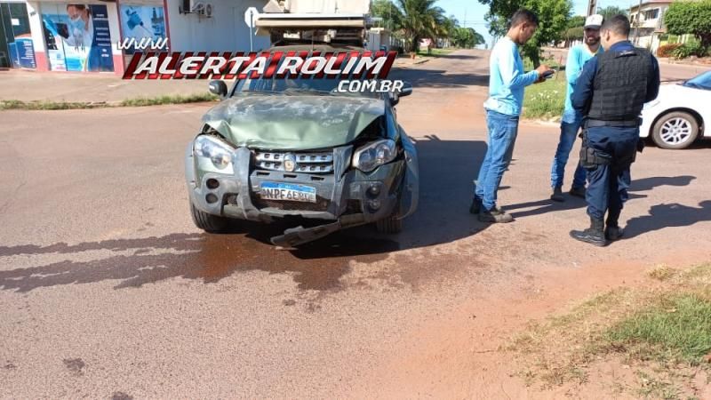 Colisão entre dois carros foi registrada nesta manhã no bairro Planalto em Rolim de Moura Colisão entre dois carros foi registrada nesta manhã no bairro Planalto em Rolim de Moura