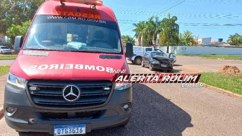 Colisão entre dois carros foi registrada nesta manhã no Centro de Rolim de Moura Colisão entre dois carros foi registrada nesta manhã no Centro de Rolim de Moura