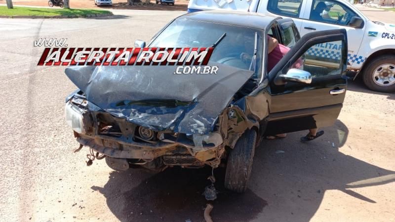 Colisão entre dois carros foi registrada nesta manhã no Centro de Rolim de Moura Colisão entre dois carros foi registrada nesta manhã no Centro de Rolim de Moura