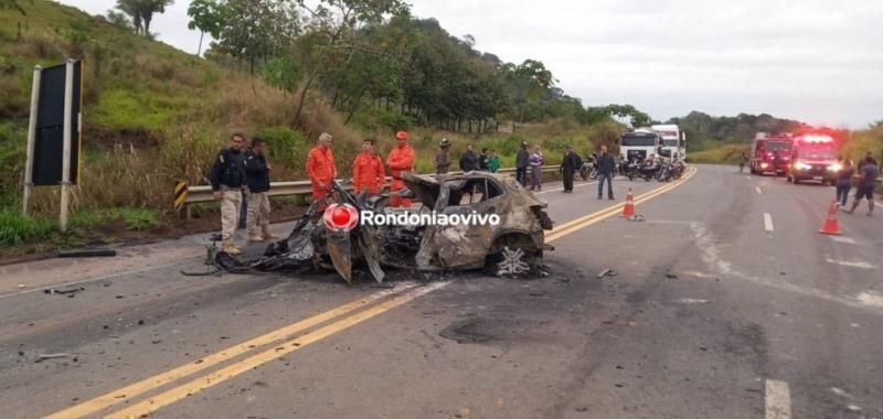 Colisão entre ônibus e carro deixa dois mortos e vários feridos na BR-364 em RO Colisão entre ônibus e carro deixa dois mortos e vários feridos na BR-364 em RO
