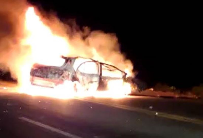 Colisão entre ônibus e carro deixa dois mortos e vários feridos na BR-364 em RO Colisão entre ônibus e carro deixa dois mortos e vários feridos na BR-364 em RO