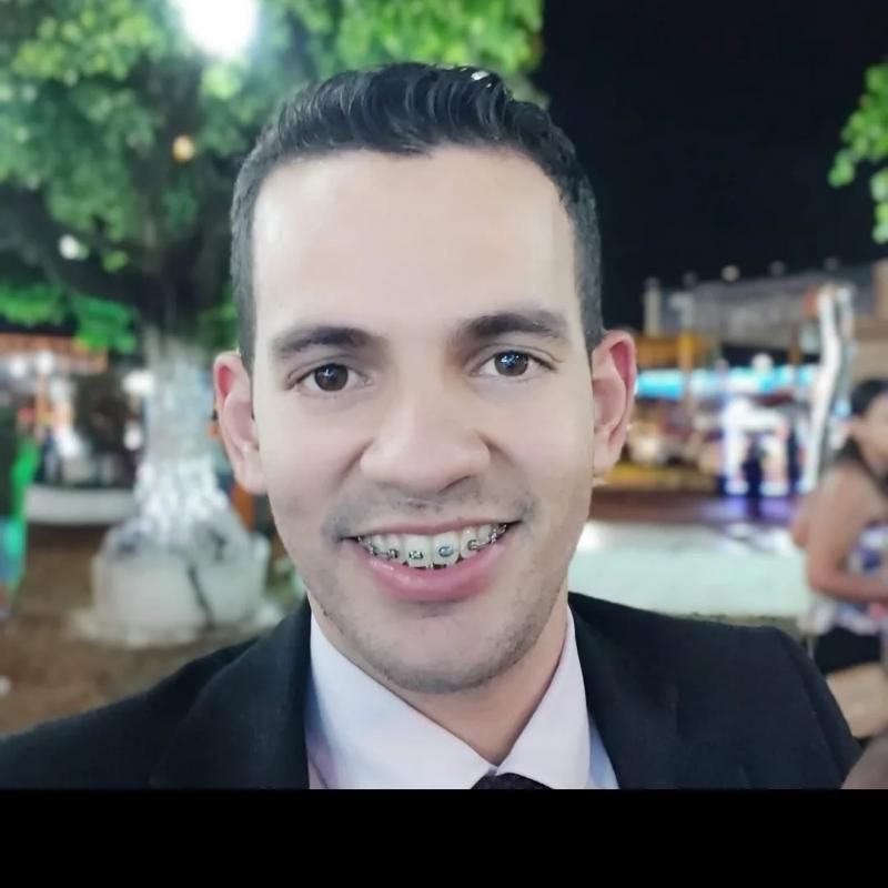 Ex- morador de Rolim de Moura, atualmente gerente da Gazin de Seringueiras, morreu nesta noite em grave acidente de trânsito em São Miguel Ex- morador de Rolim de Moura, atualmente gerente da Gazin de Seringueiras, morreu nesta noite em grave acidente de trânsito em São Miguel