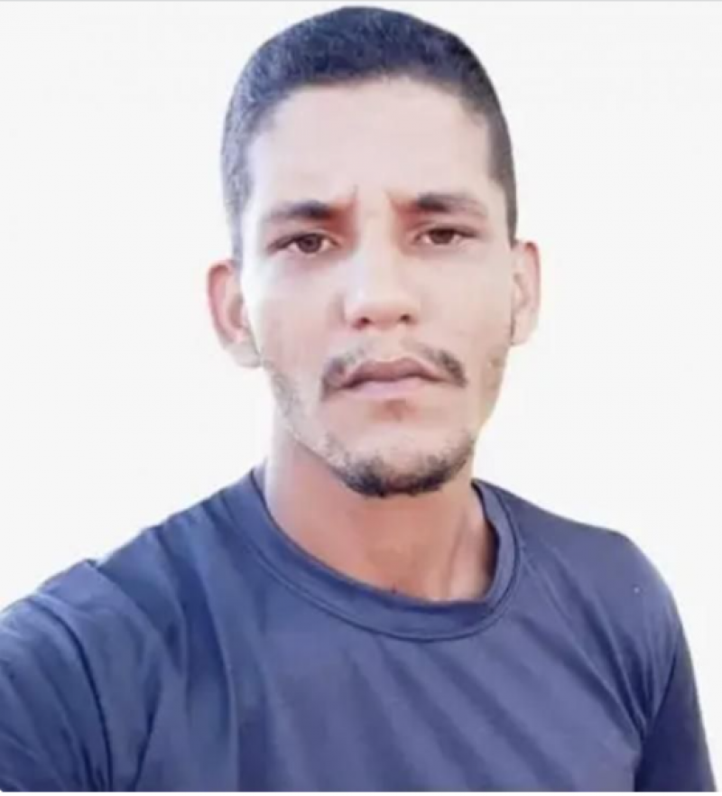 Homem morreu após acidente entre carro e moto na RO 370 em Alto Alegre dos Parecis Homem morreu após acidente entre carro e moto na RO 370 em Alto Alegre dos Parecis