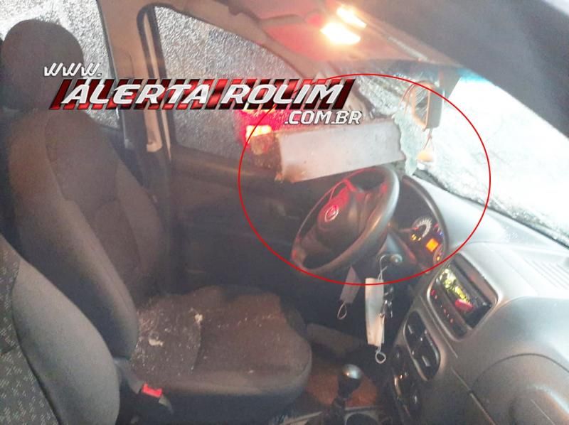Médico quase foi atingido por para-choque de caminhão em acidente nesta manhã na RO 010 em Rolim de Moura Médico quase foi atingido por para-choque de caminhão em acidente nesta manhã na RO 010 em Rolim de Moura